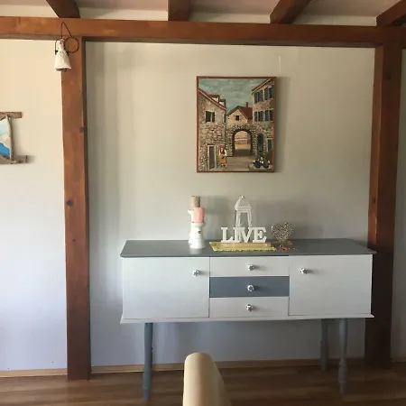 Ive Lucica Apartment *