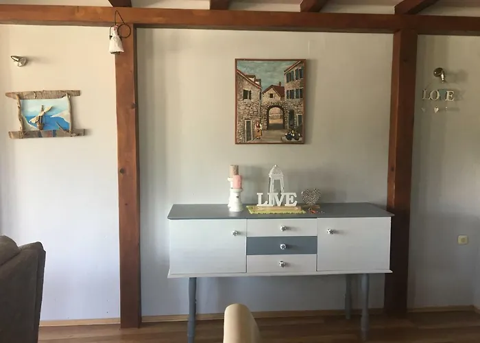 Ive Lucica Apartman *